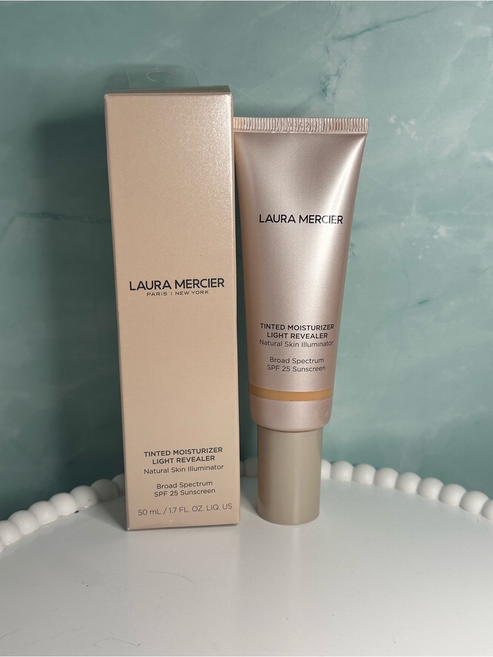 LAURA MERCIER Tinted Moisturizer Light Illuminator SPF 25 - 3N1 Sand - 1.7 oz